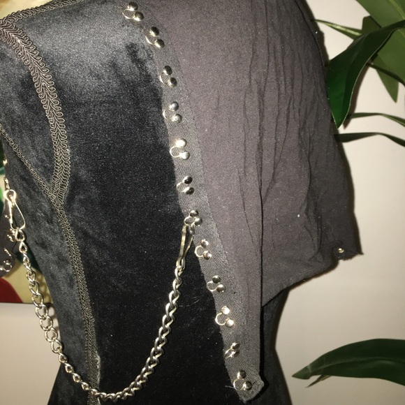 Edgy Chain Top - Picture 3 of 3